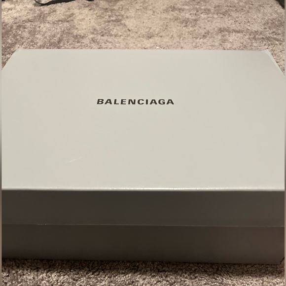 Balenciaga’s sneakers worn once still in original box with receipt - Picture 5 of 6